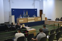 Por 8x2, vereadores aprovam continuidade do processo de cassação do prefeito