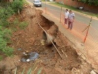 Vereadores Robertão e Adriano Nogueira fazem indicação de reparo e manutenção nas pontes das Ruas José Coleto Garcia e  José dos Santos